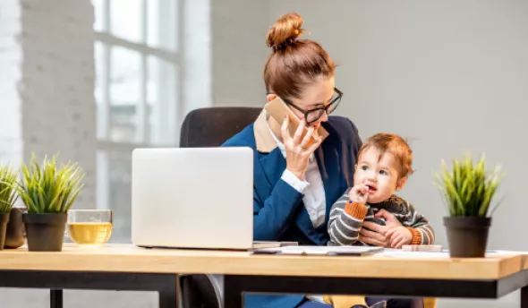 https://www.eurecia.com/sites/default/files/styles/header/public/thumbnails/image/maman-manager.png