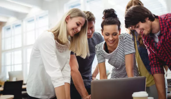 Travail en équipe pour les collaborateurs d'une entreprise