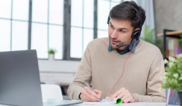 https://www.eurecia.com/sites/default/files/styles/header/public/thumbnails/image/media_bienetresalariedistance.png