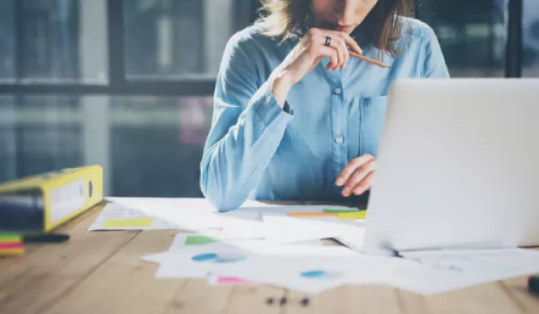 Rh devant son ordinateur durant le déconfinement