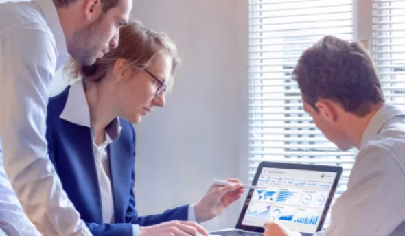 https://www.eurecia.com/sites/default/files/styles/header/public/thumbnails/image/suivi-kpi-drh.png
