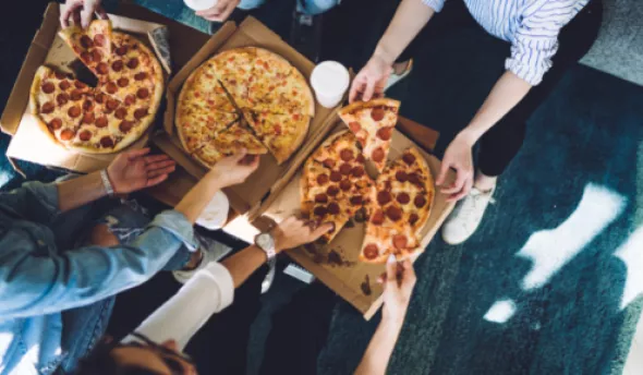 https://www.eurecia.com/sites/default/files/styles/header/public/thumbnails/image/visuel-article-pizza-reunions.png