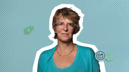 Photocollage du portrait de Odile Chagny sur fond bleu interview tech inno eurécia média (Économiste à l'IRES)