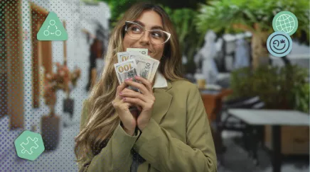 Salaire et motivation : mythe ou réalité au travail ? Employé au bureau comptant des billets, symbole du salaire comme moteur de motivation