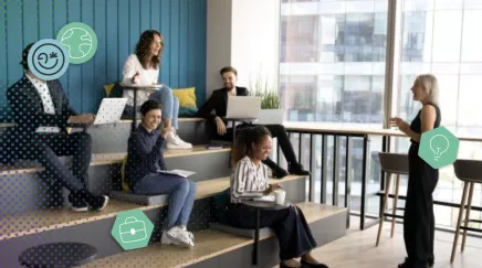 Équipe en atelier de coaching collectif créant un mind-map sur un tableau blanc.