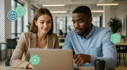 Des collaborateurs aux expertises variées co-construisent un projet autour d’un mur de post-it, illustrant l’intelligence collective et la créativité générées par le travail collaboratif.