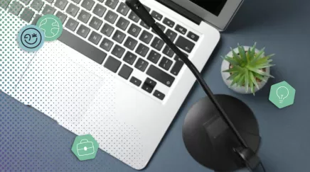 Responsable RH clarifiant une procédure interne à une collaboratrice pour éliminer les zones grises dans l’entreprise.