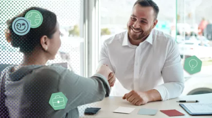 Recruteur conduisant un entretien structuré avec une grille d’évaluation standardisée.