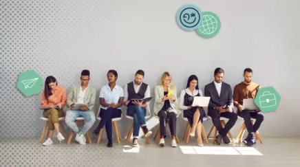 Manager consultant un tableau de résultats de questionnaire d’évaluation pour améliorer la performance d’une équipe.