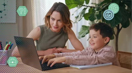 Une mère explique à son enfant l’utilité de son travail