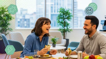 Salariés partageant un déjeuner convivial pour renforcer les liens entre collègues