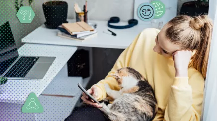 Illustration d’une femme qui scrolle sur son téléphone, un chat sur les genoux