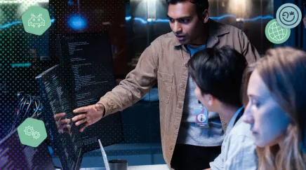 collaboration autour d’écrans de code dans un environnement technologique