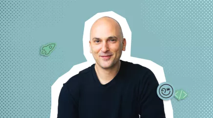 David Morquin regarde face caméra