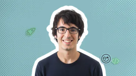 Élie Vidal-Naquet regarde face caméra