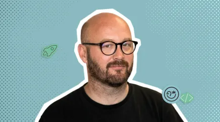 Mathieu Lefebvre regarde face caméra