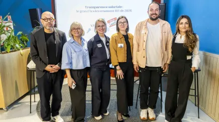 Emmanuelle Durand-Rodriguez, rédactrice en chef et les intervenants de la table ronde