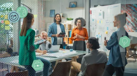 Un groupe de travail autour d'une personne inspirante