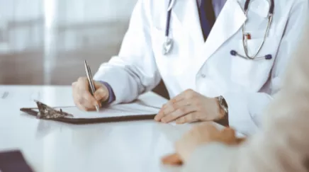 https://www.eurecia.com/sites/default/files/styles/header/public/thumbnails/image/types-visites-medicales-entreprise.png