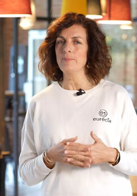 Pauline d'Eurécia explique ce que sont les échelons sur une fiche de paie