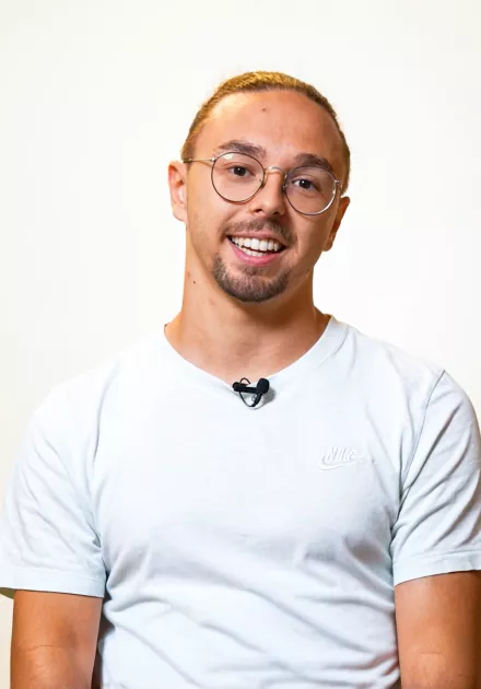 Kelian témoigne face caméra