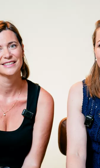 Photo d'Élodie Bessière et Caroline Meyer qui s'expriment face caméra