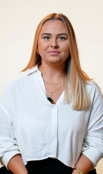 photo de Chloé Sabiron qui témoigne face caméra