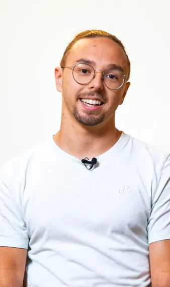 Kelian témoigne face caméra