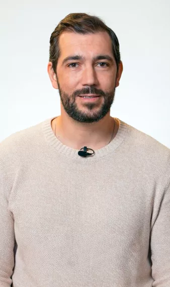 Simon explique son initiative face caméra